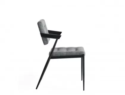 Black metal chair with Latin arms
